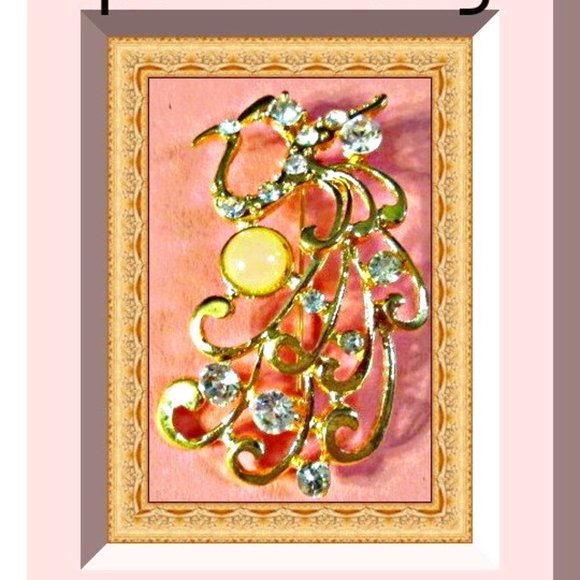 Gold Tone Peacock Design Brooch With Clear Crystals & White Bead - Picture 1 of 1